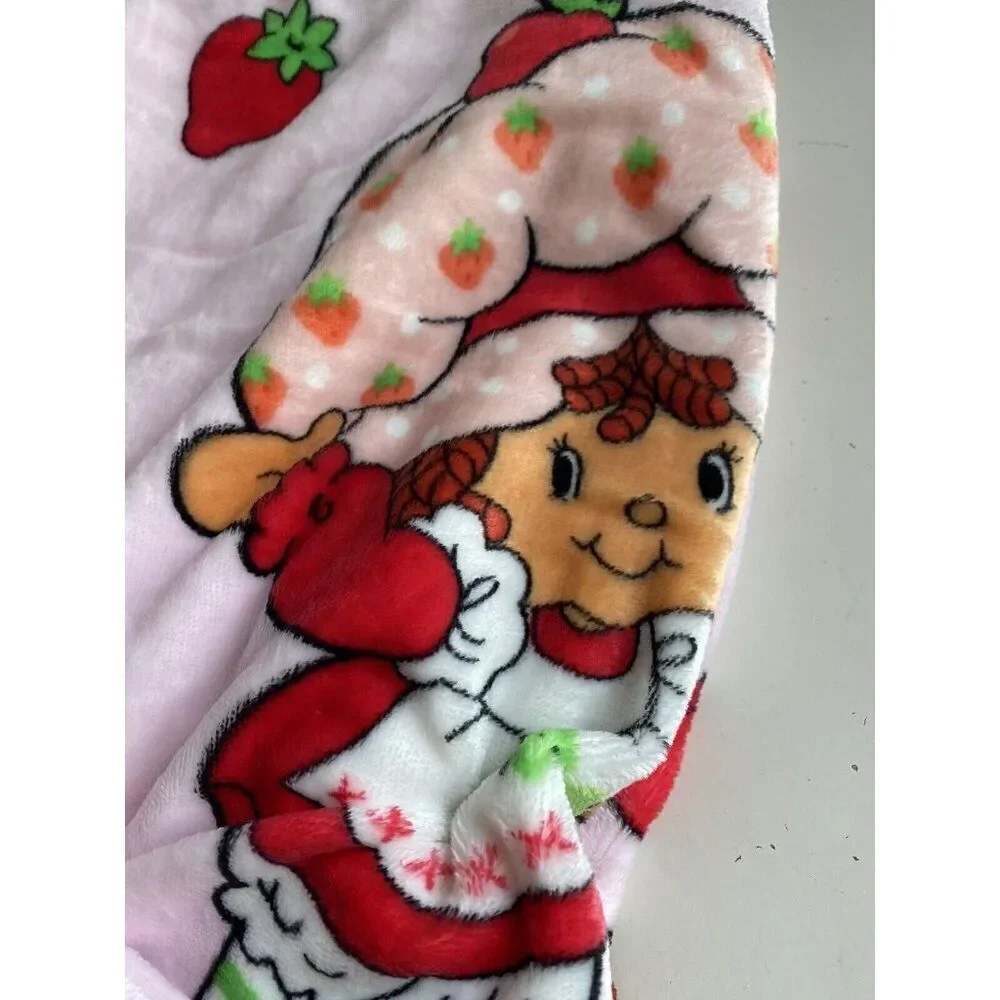Strawberry Shortcake 50 X 70” Soft‎ Plush Throw Blanket Retro Classic NEW